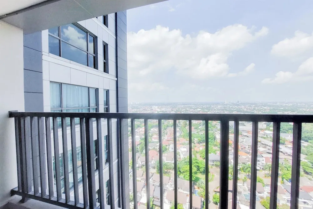 Comfort Living 1Br Without Living Room At Bintaro Embarcadero Apartment