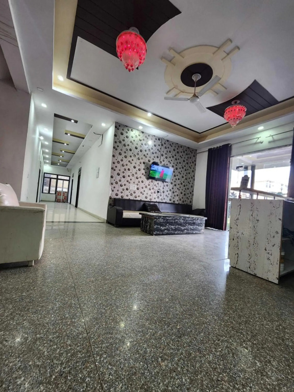 OYO 80681B City Palace