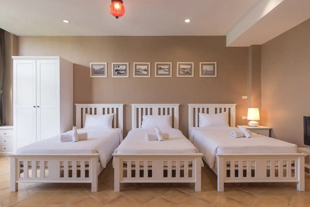 Feung Nakorn Balcony Rooms and Cafe