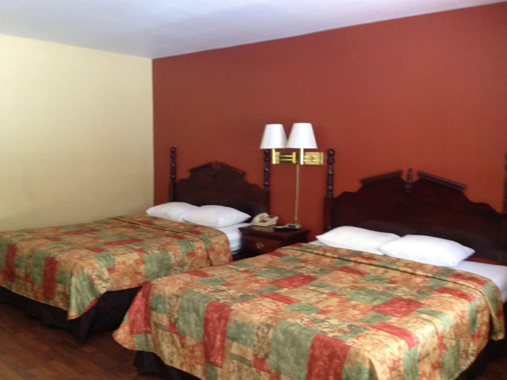 Travelowes Motel - Maggie Valley