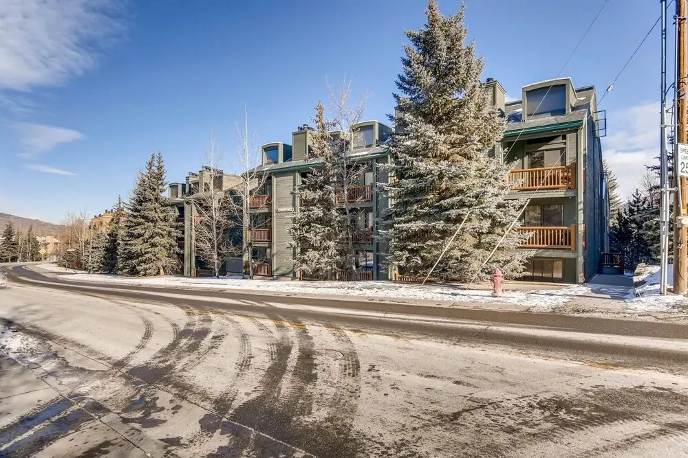 Powder Pointe 303b 1 Bedroom Condo by RedAwning