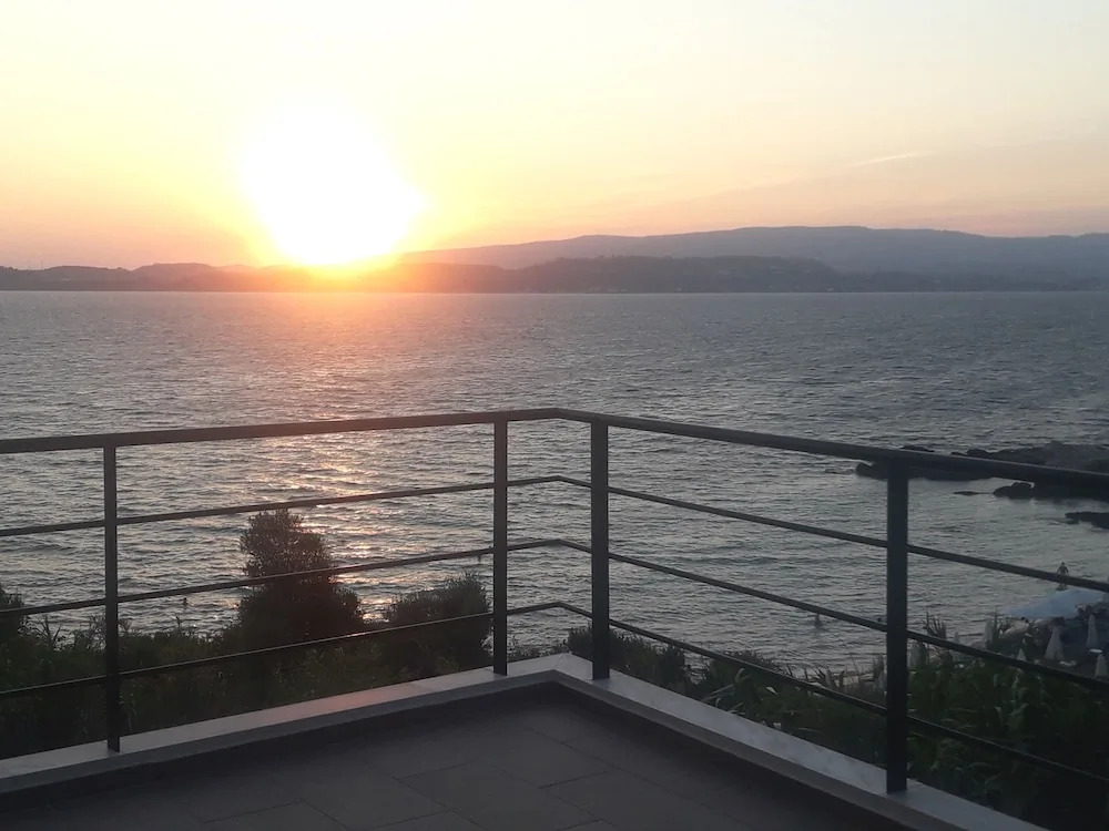 Amazing House With Sea and Sunset Views