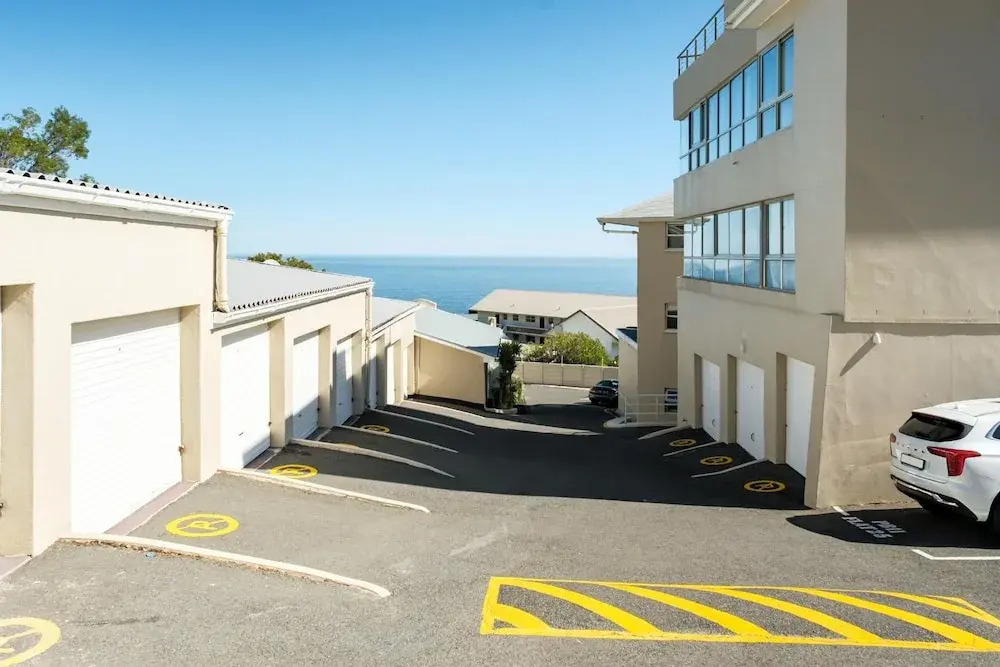 Ocean View 2 bed Apt in Camps Bay Skyline Heights
