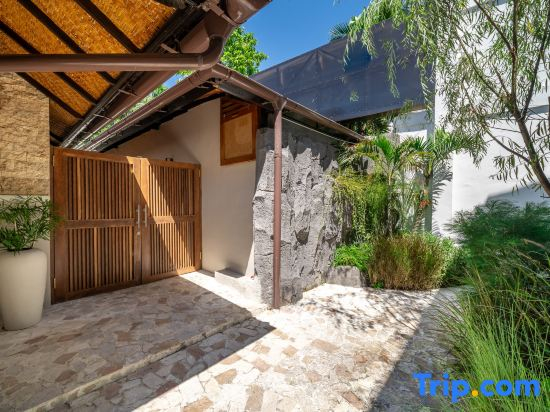 Maison Boheme Villa 1 with Patio, Pool and Beach in 5 min Walk