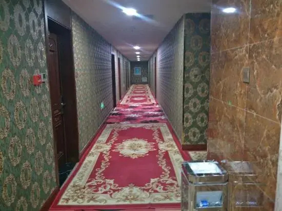 Chicheng Hongyuan Business Club (Chicheng Bus Station)