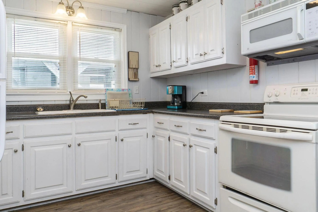 Jerseys Shore by Oak Island Accommodations