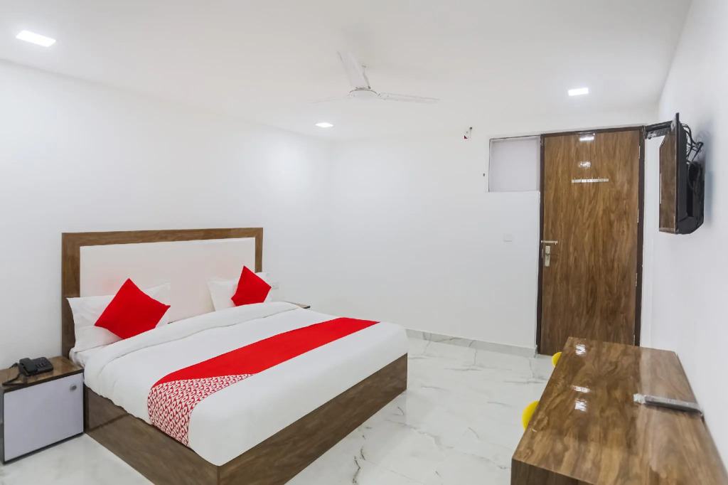 OYO 67484 Gour Town House