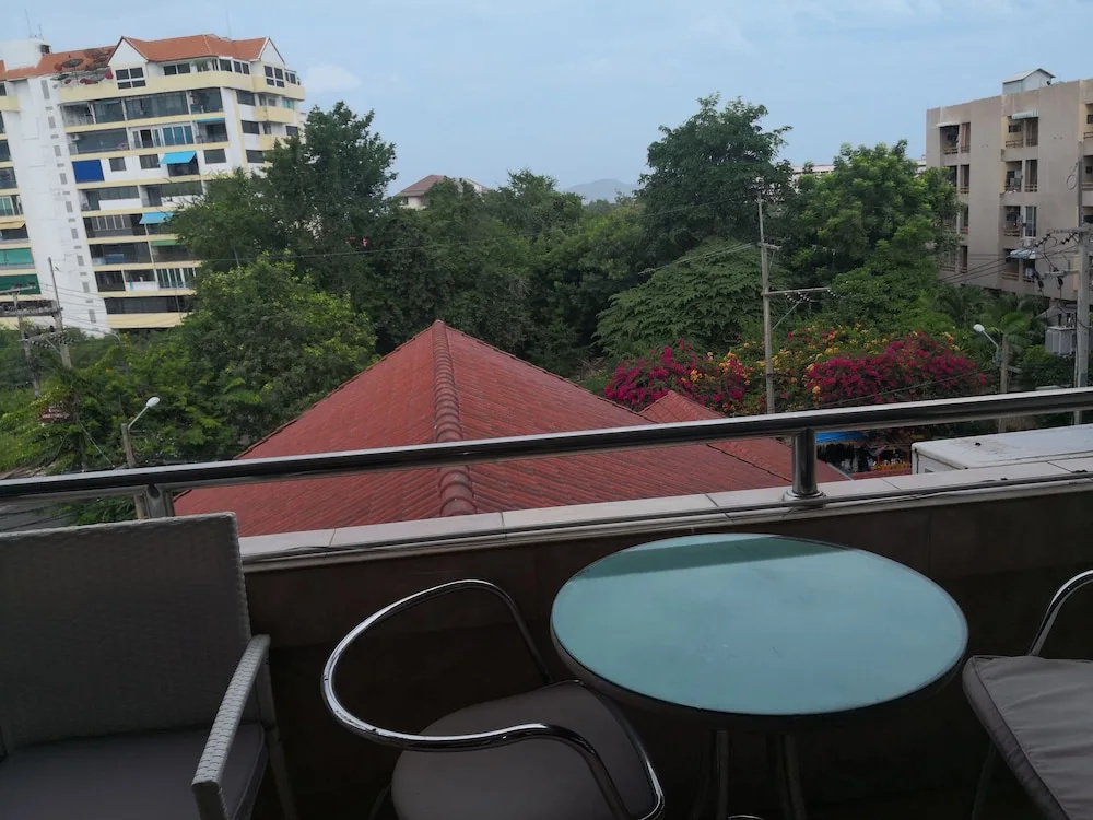 305 Jomtien Hill Resort
