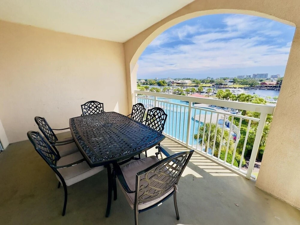 Barefoot Resort N Tower 509 4 Bedroom Condo by RedAwning