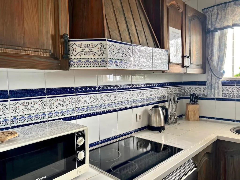 Detached villa, private pool only 10 minutes to beaches