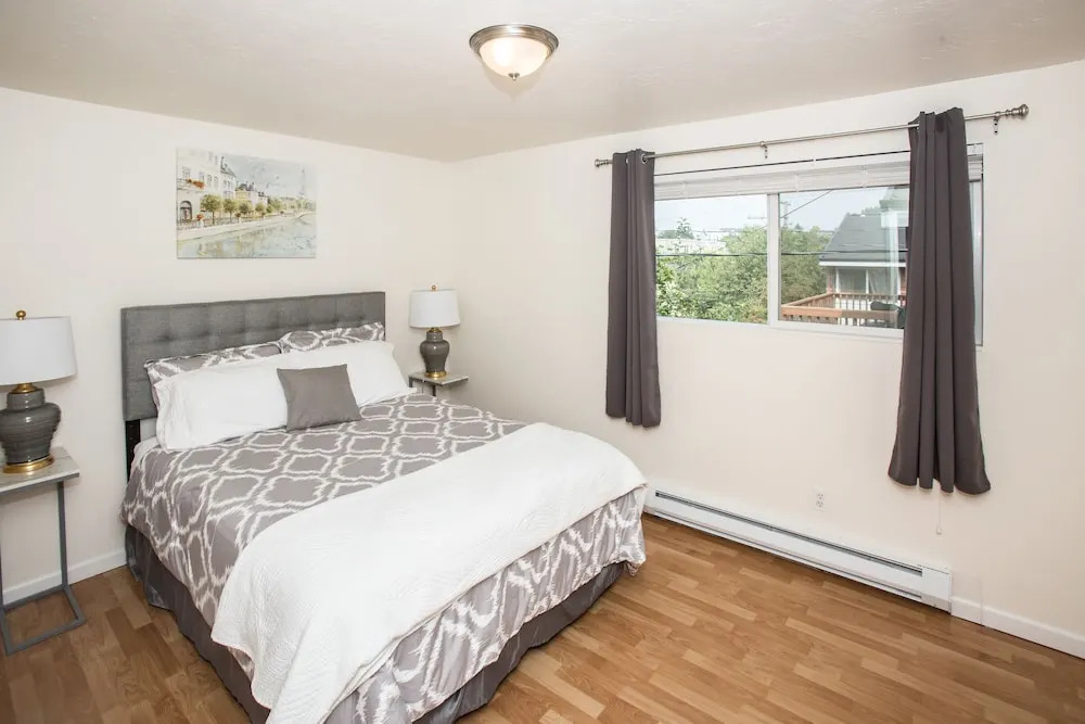 The Seattle Stunner - 1960's Retro Apt - Sleeps 6