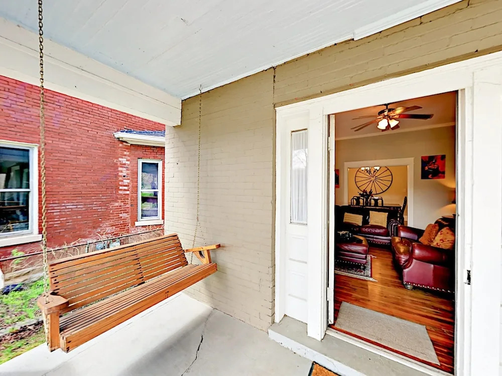 3Br 3BA Historic Remodeled House Downtown Nashville by RedAwning