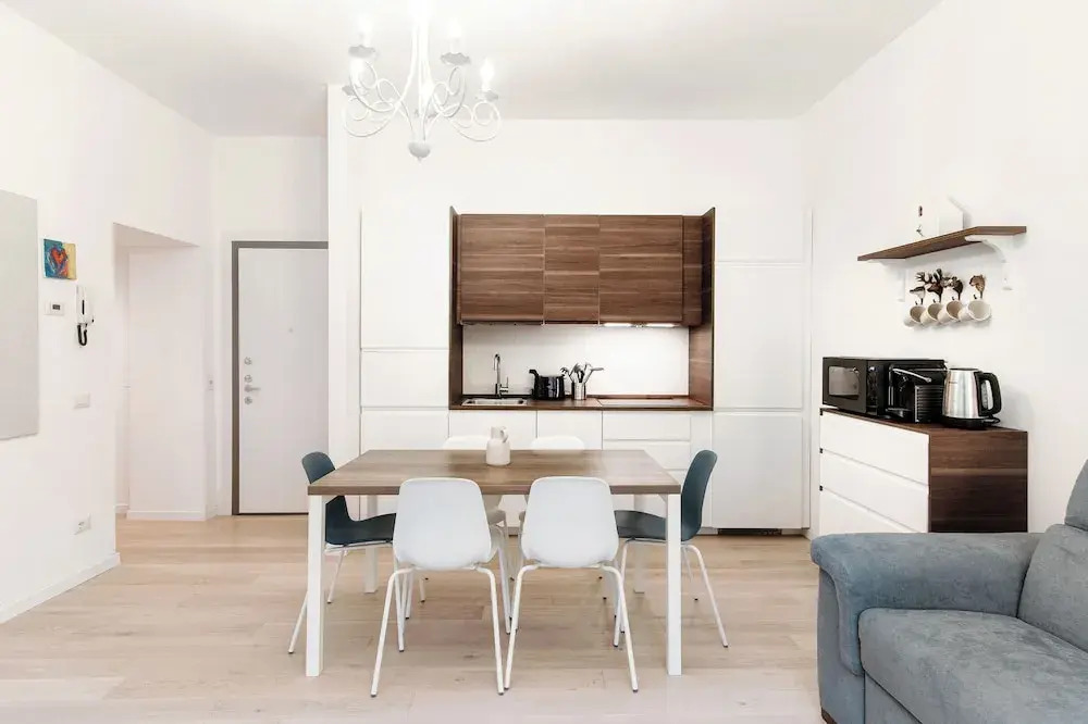 Pleasant Family Apt next to Lake Como