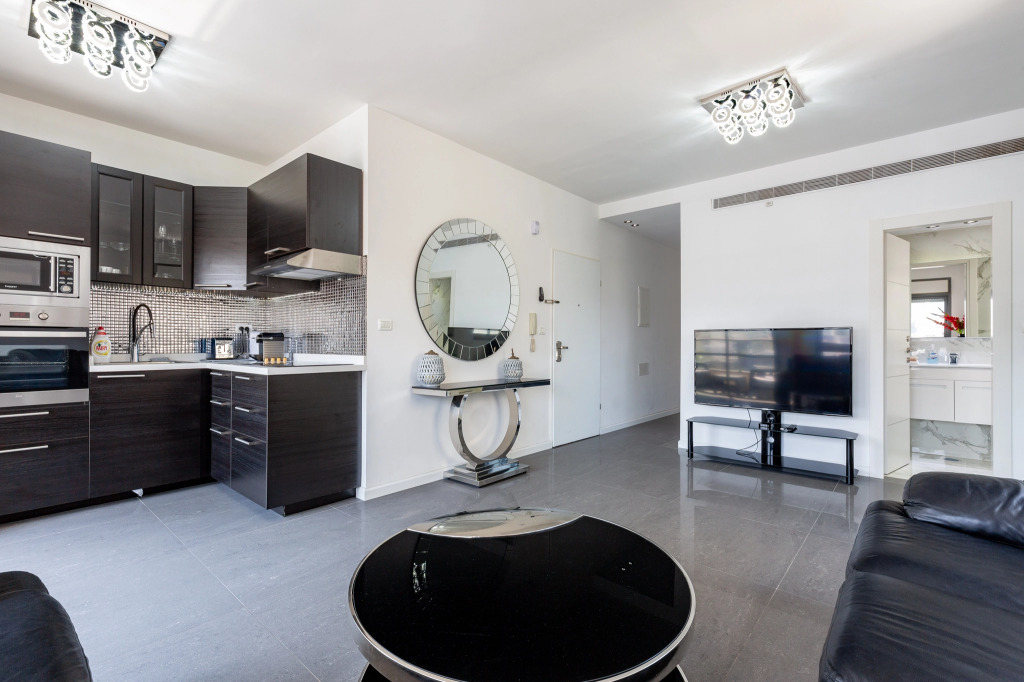 Apartment Miroir, 2BR, Tel Aviv, Kerem, Ha-Kovshim St, #TL38