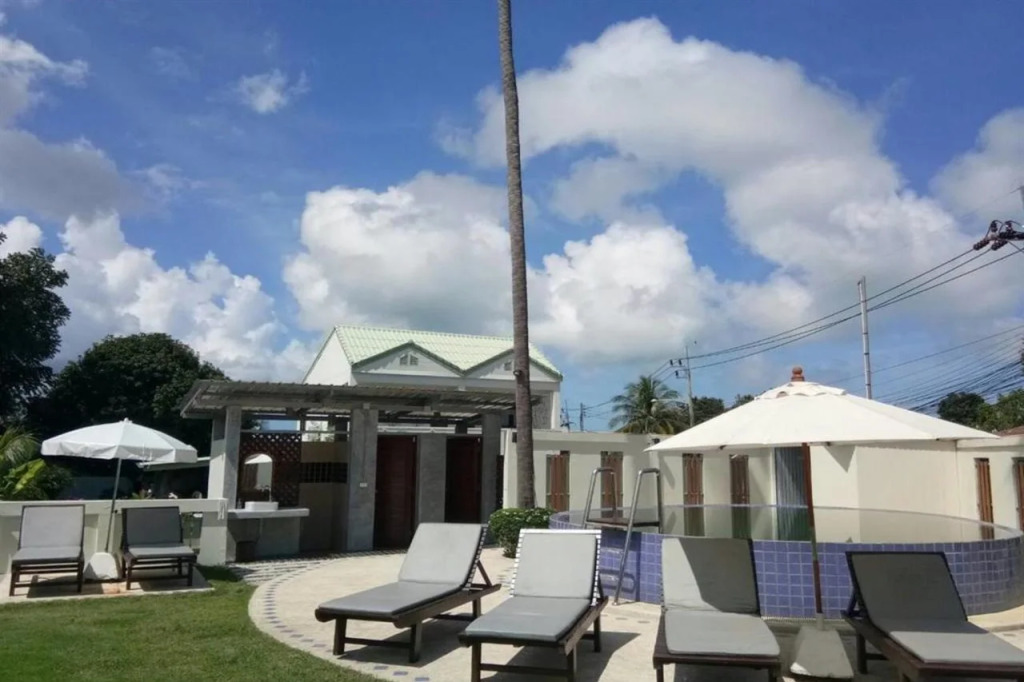 The Corner Transit Hostel
