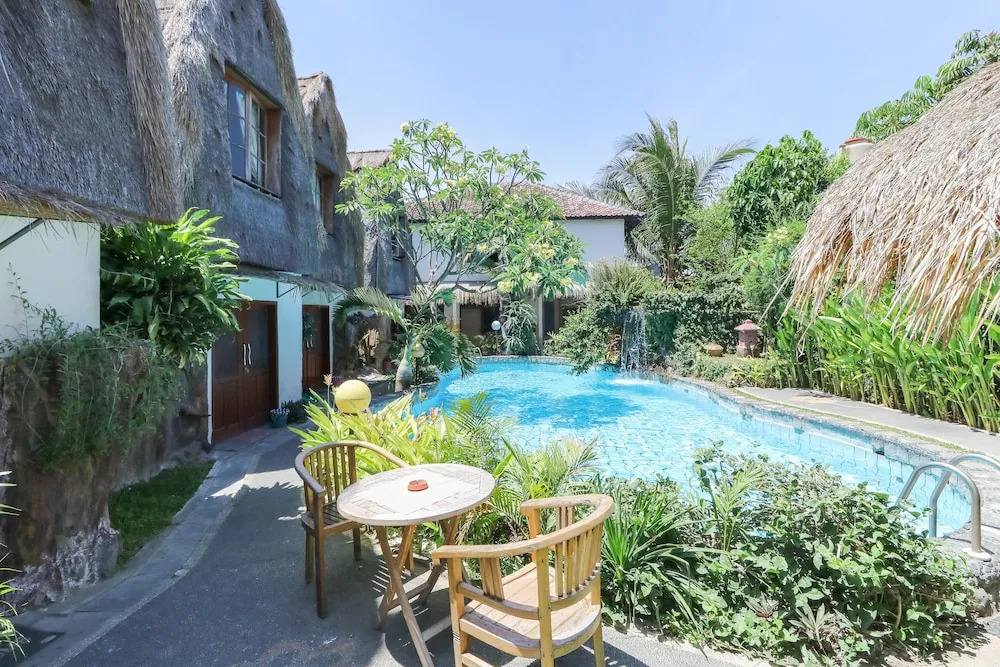 Neo Bintang Bungalow Cafe and Pool