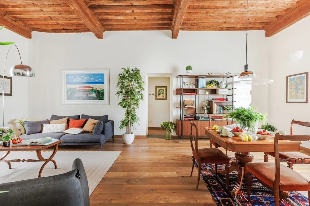 Lunav House in Lucca