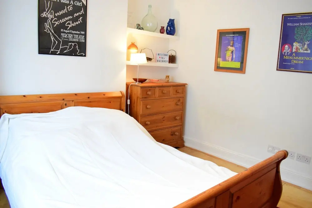 1 Bedroom Flat Next to Victoria Park Village