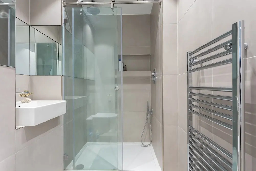 3 Bedroom Apartment Near King George's Park