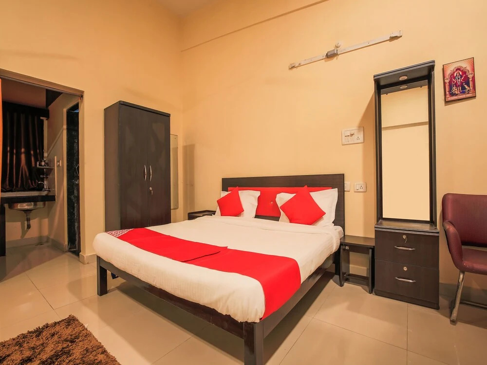 OYO 24457 Mahalasa Guest House