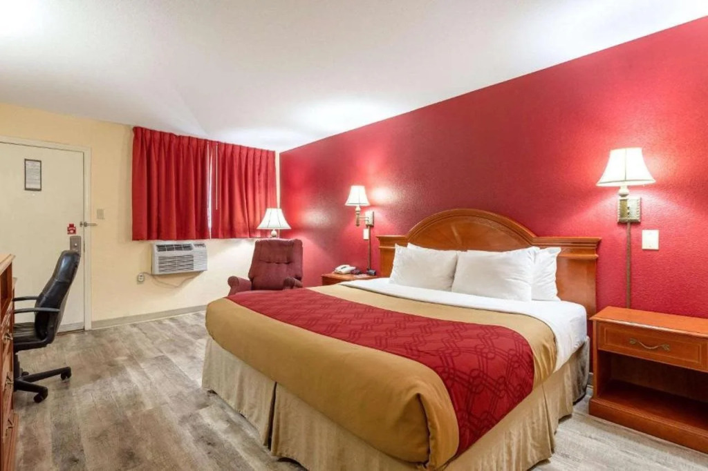 Econo Lodge Inn & Suites Santa Rosa