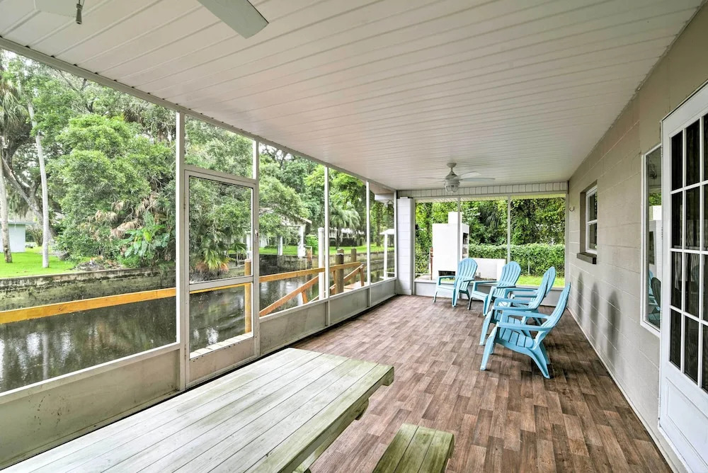 Updated Rustic Yankeetown Home w/ Lanai & Dock