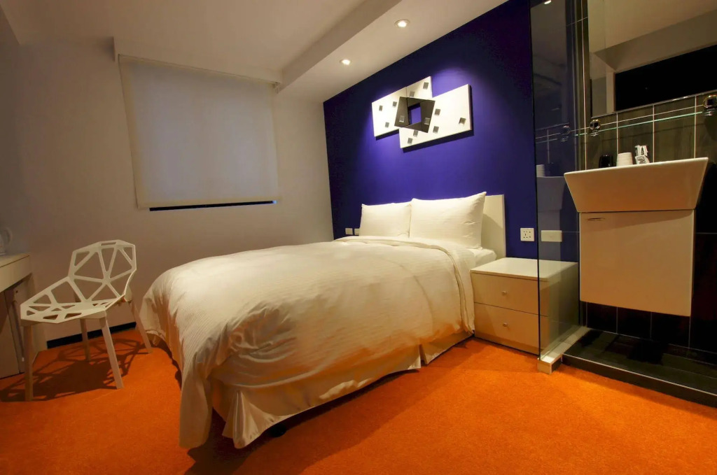 color fun inn