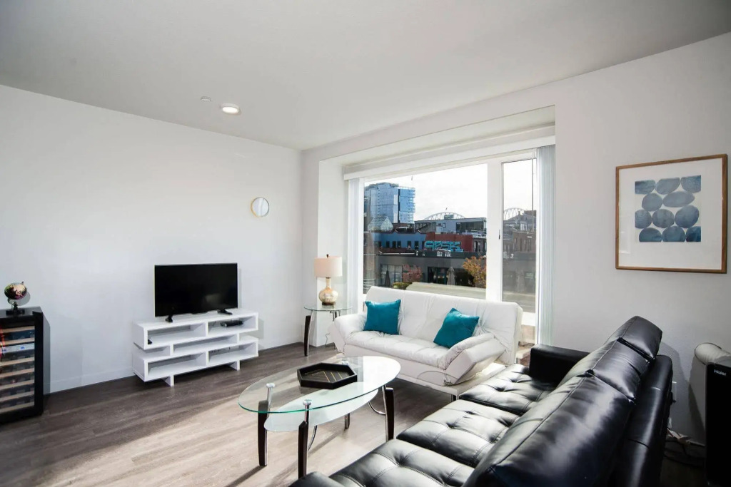 Upscale Apartments in Stadium District