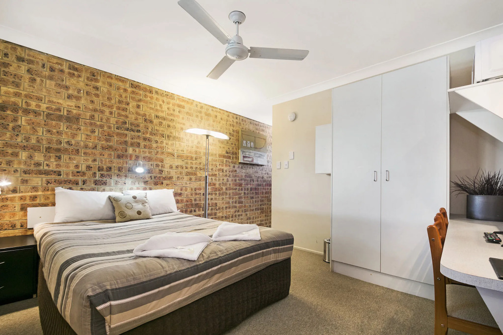 Golden Beach Motor Inn, Caloundra