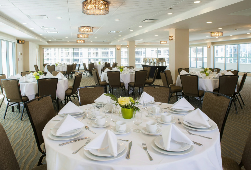 DoubleTree by Hilton Alana - Waikiki Beach