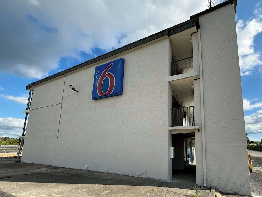 Motel 6 Richmond, KY EKU Campus Area