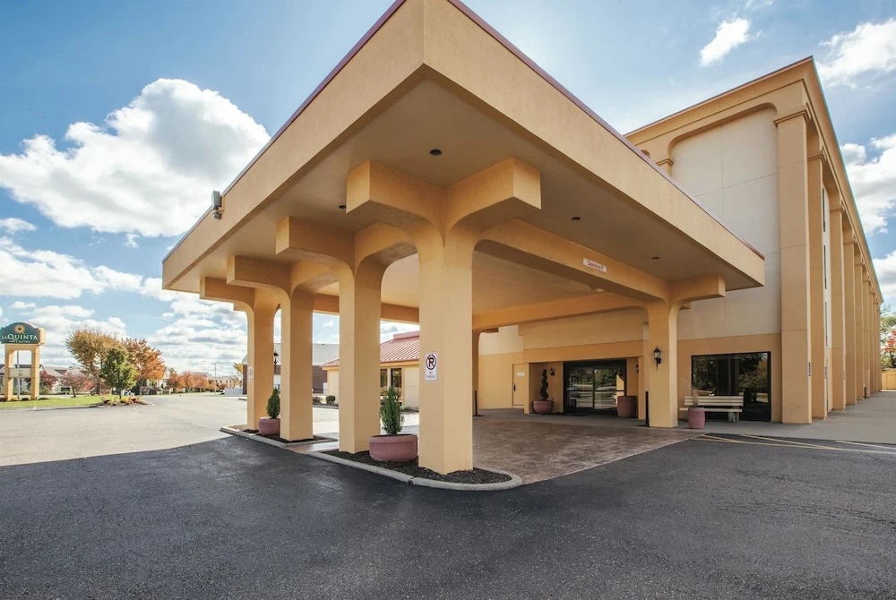 La Quinta Inn & Suites Canton