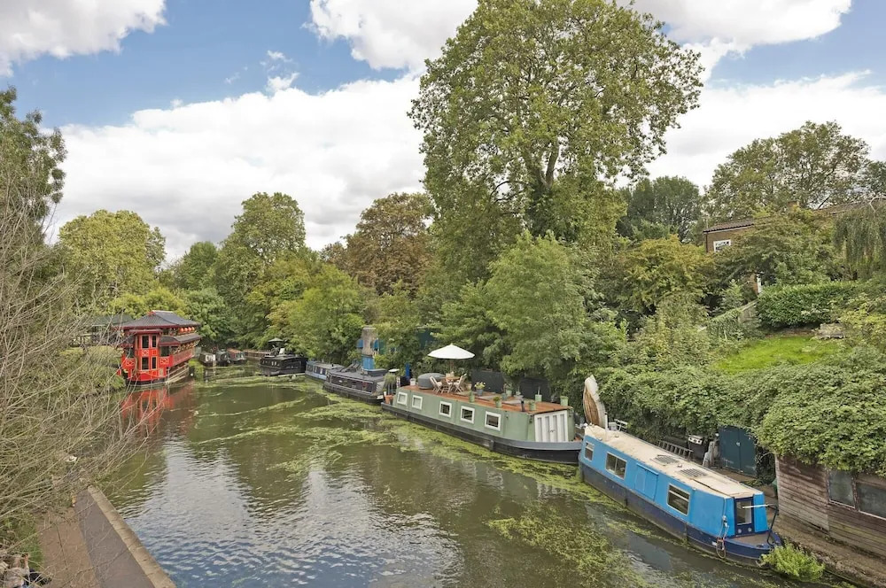 Large Studio With Garden Views in Leafy NW London