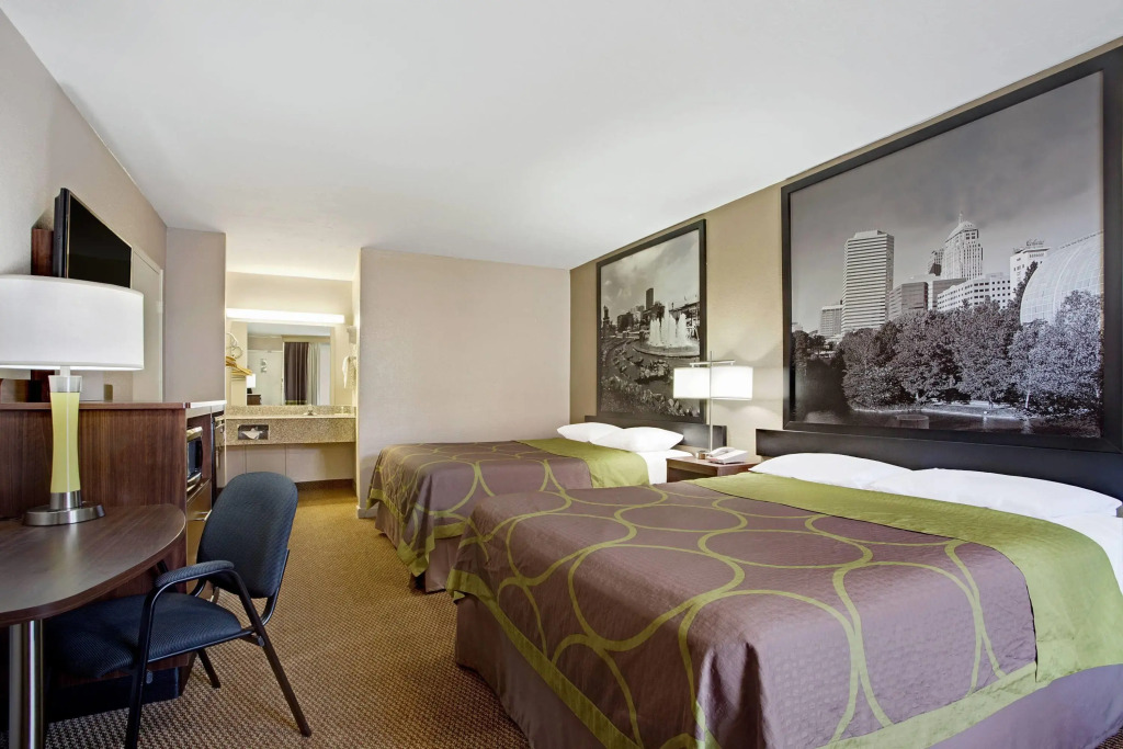Super 8 by Wyndham Oklahoma/Frontier City