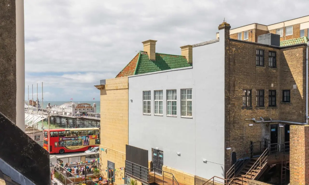 Central Pier Place | Large Group House | 20 metres from the Pier and beach