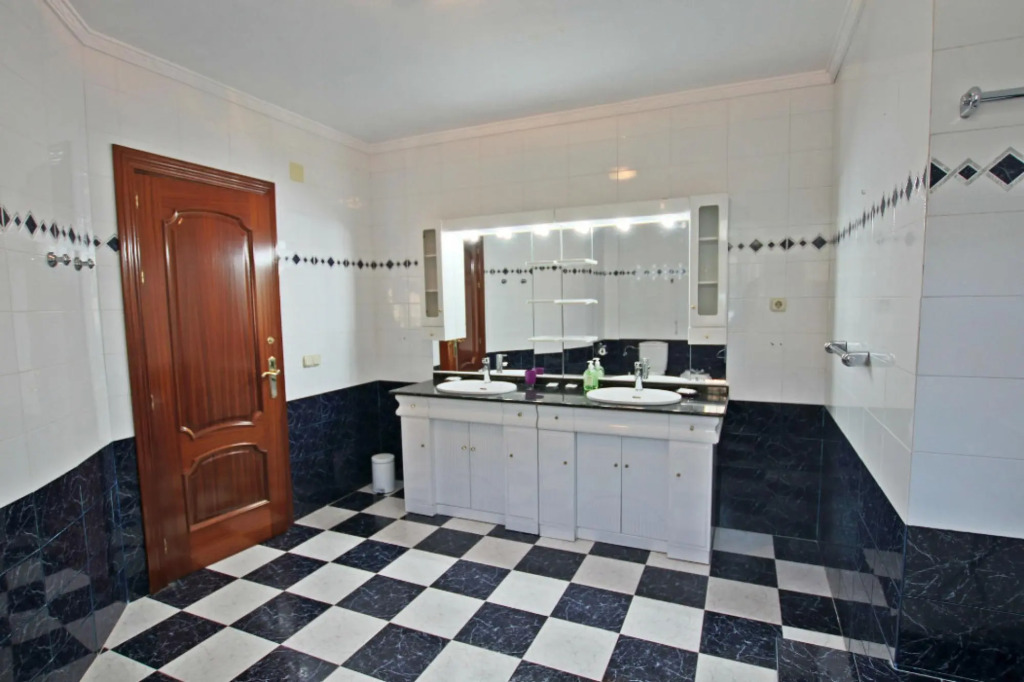 TESS Villa Paradise