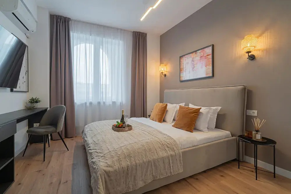 Loggia Luxe 5BR Living in Universitatii Area