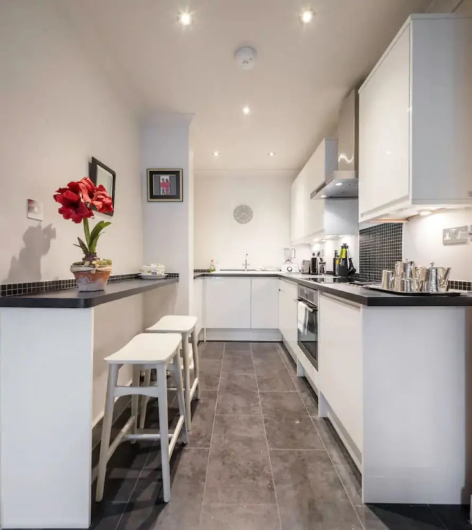 Elegant Georgian 2 Bedroom Apartment in Notting Hill