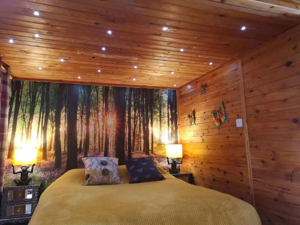 Otter 1 - Private Hot Tub - Bali Inspired Lodge - Bath - Longleat - Wiltshire
