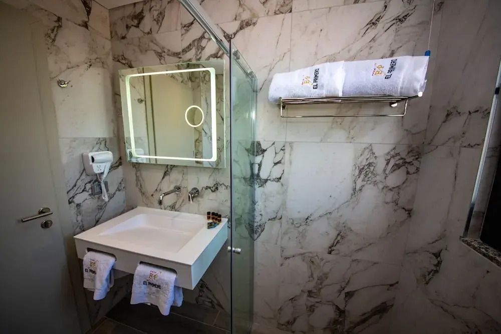 El Primero Hotel