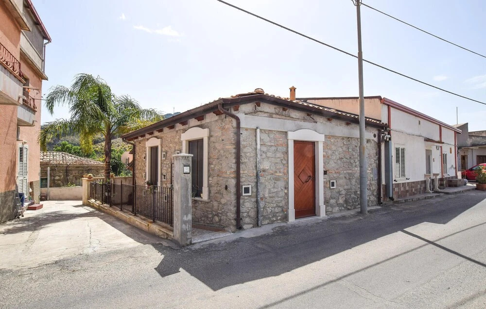 Nice Home in Reggio Calabria With Wifi and 1 Bedrooms