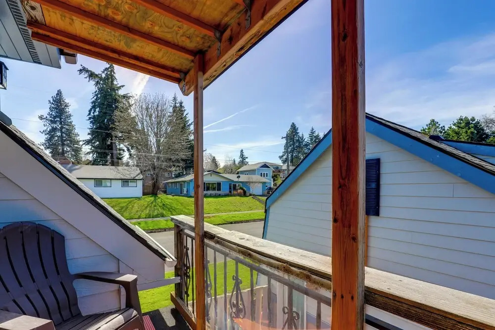 Hot Tub & Decks: Central Hood River Townhome!