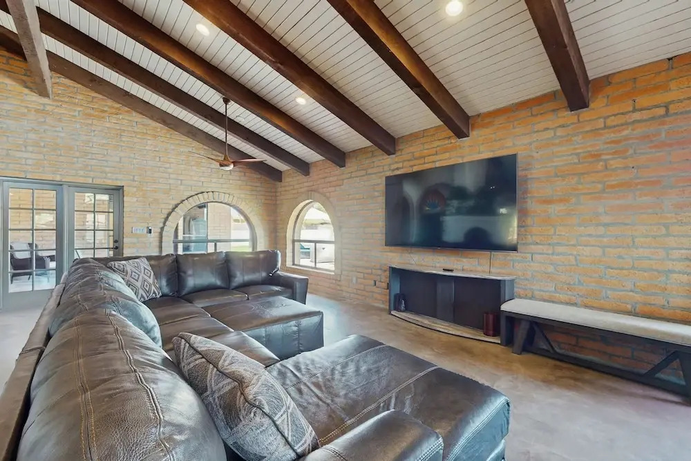 3 BR Home, Spacious Backyard w/ Pool