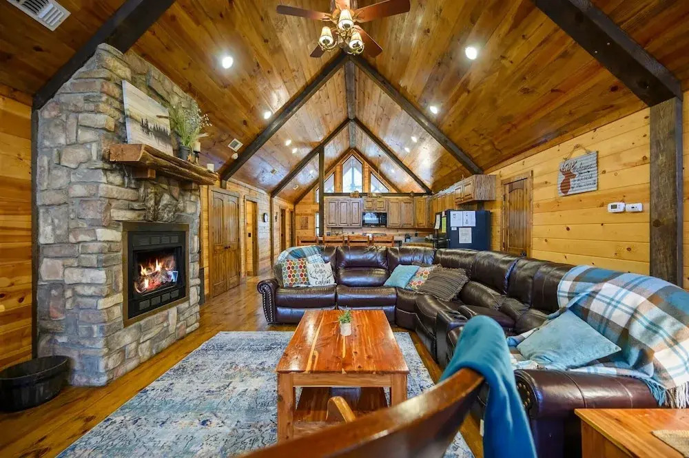 Whitetail Retreat Cabin for 13!