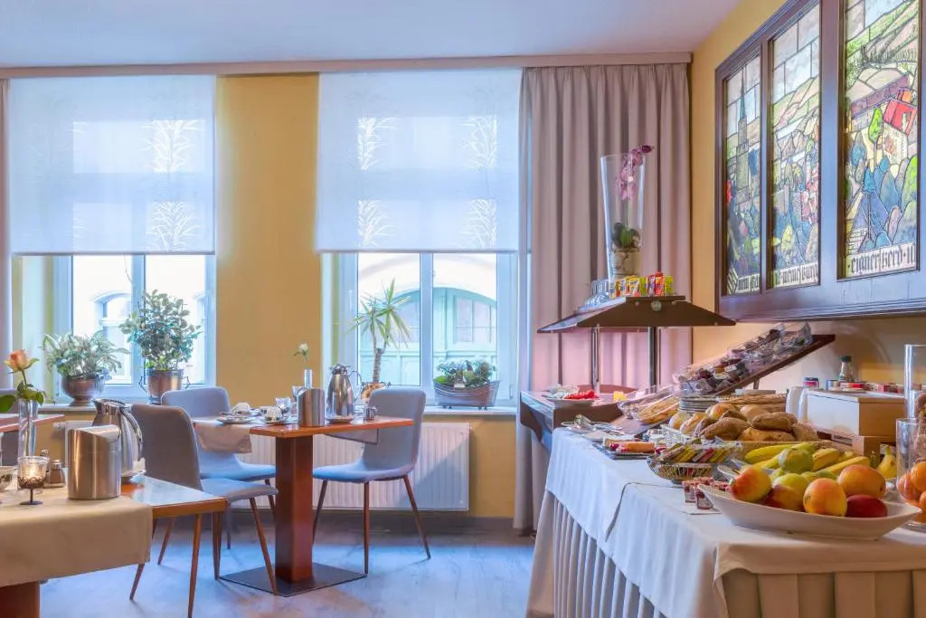 "Zur Altstadt - Am Fuße der Osterburg" Gaststätte, Pension, FEWO