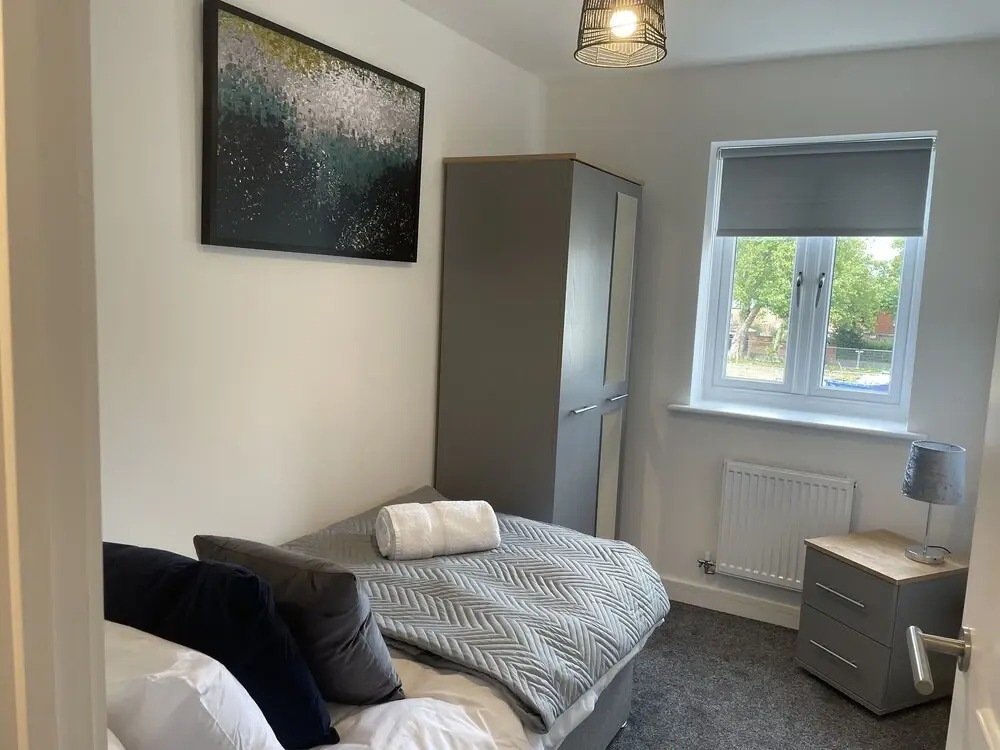 Beautiful 3-bed House in Derby With Parking