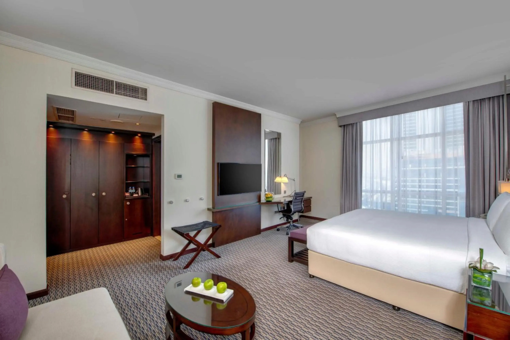 Отель Radisson Blu Barsha Heights