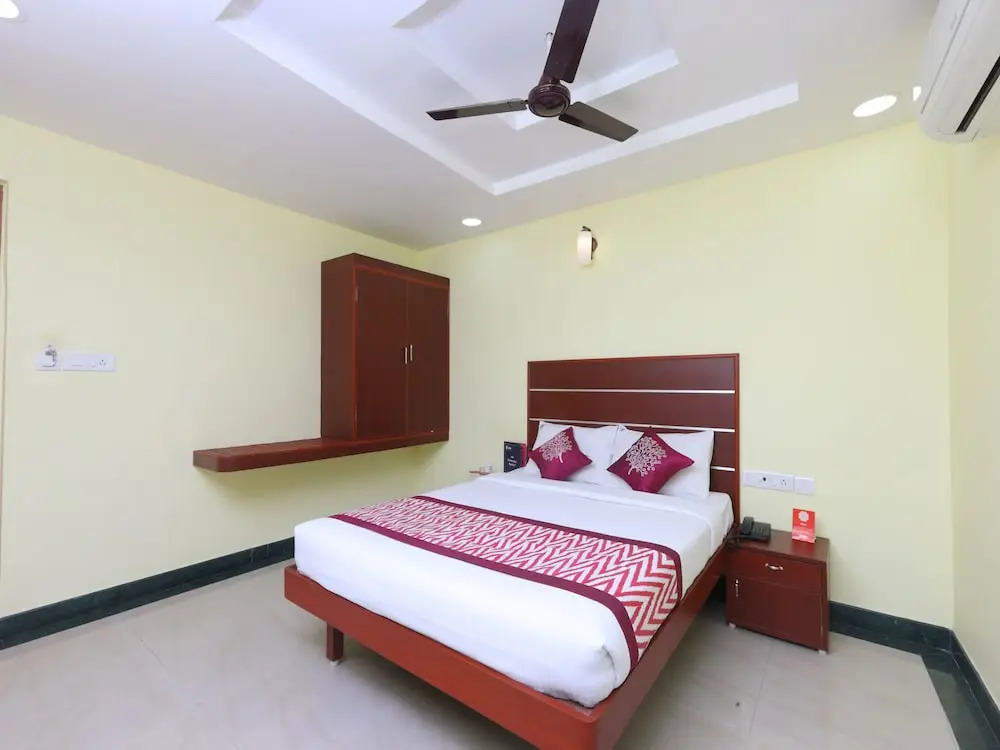OYO 15558 Sri Sai Nivas Inn
