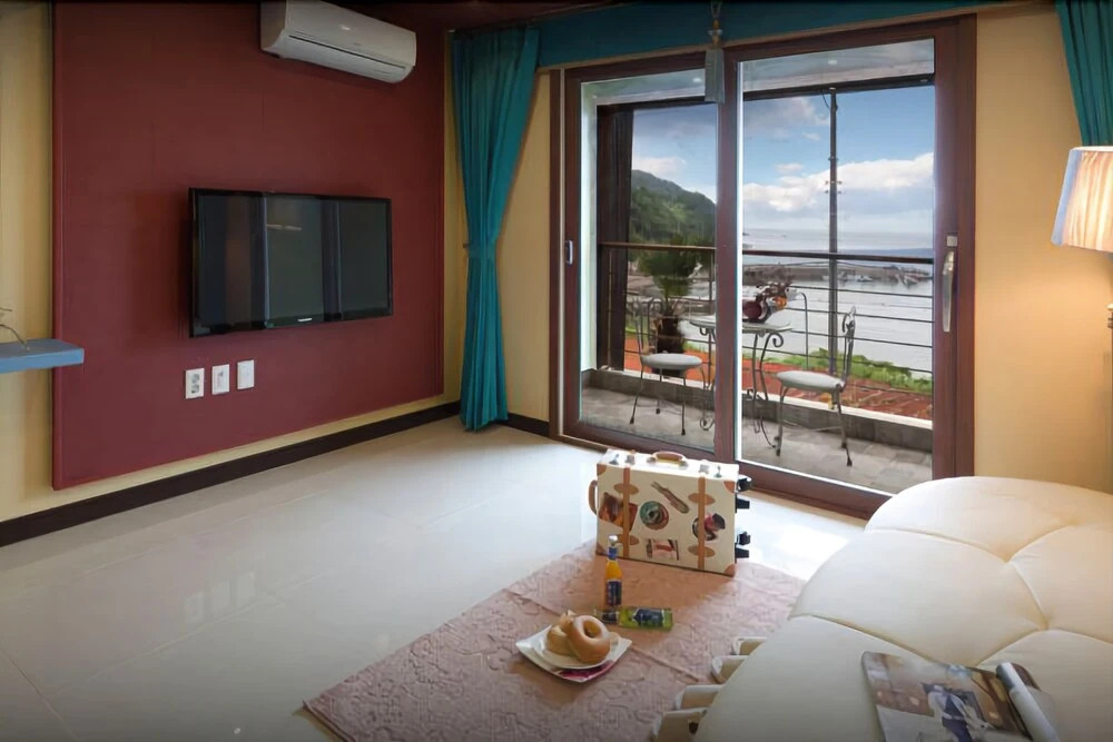 Geoje Theravich A-dong Pension