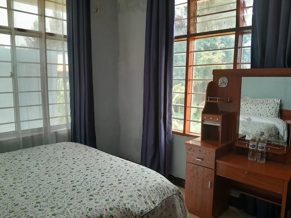 Highland Breeze Avacado Hotel